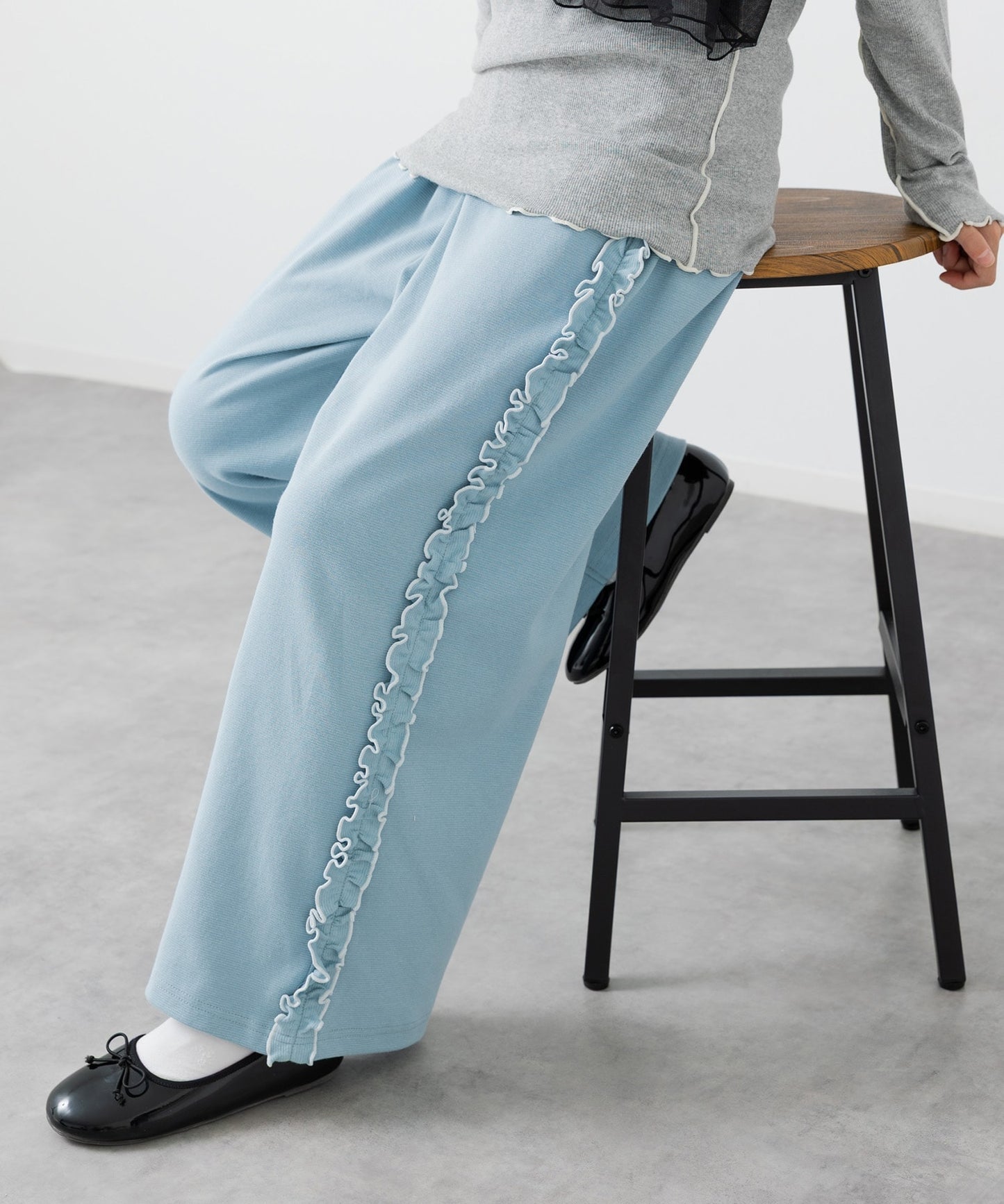 ハイパーストレッチ脇フリルパンツ