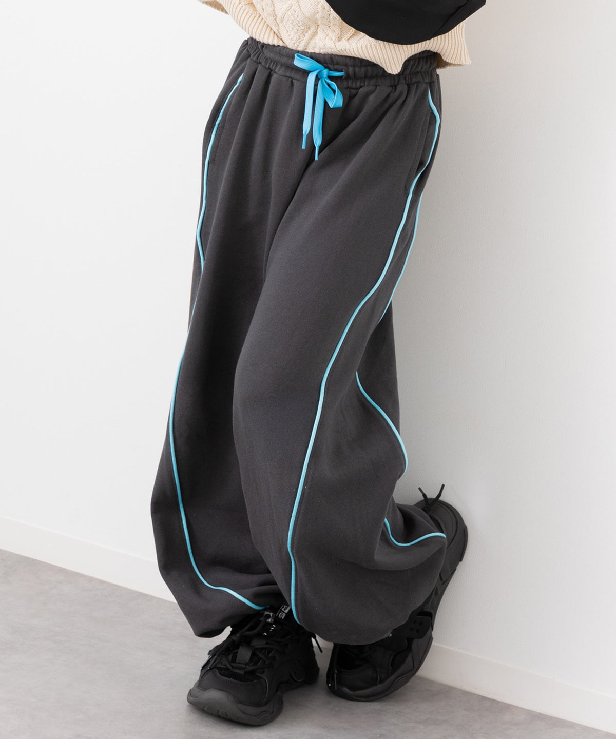 パイピング裏毛ワイドパンツ