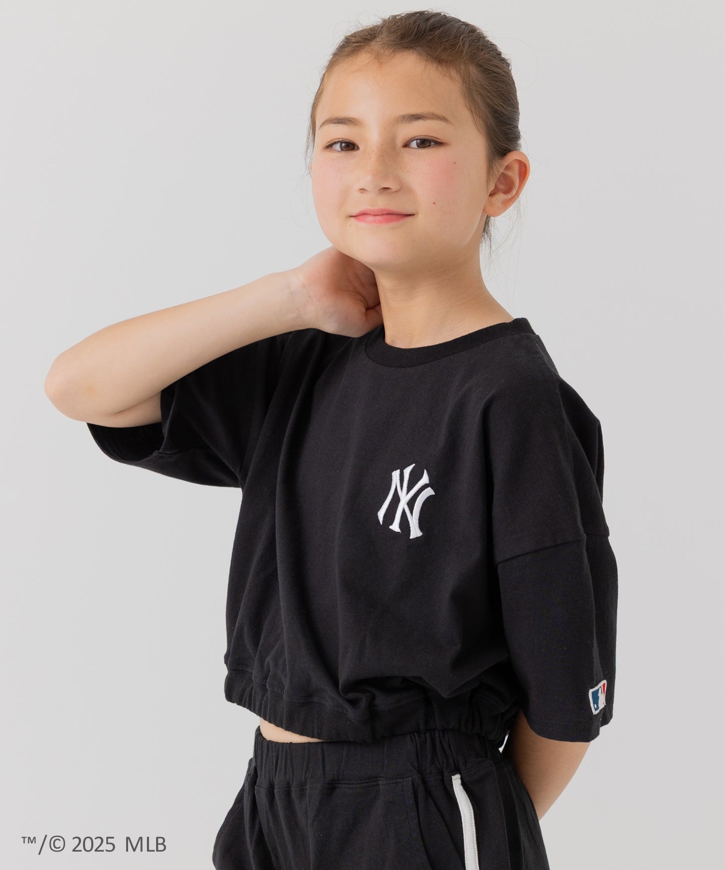 〈MLB〉ショート丈半袖Tシャツ