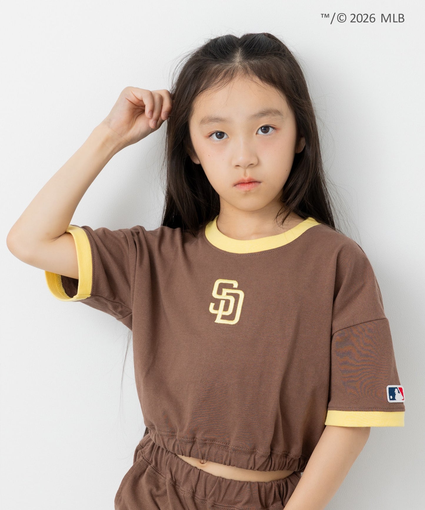〈MLB〉ショート丈半袖Tシャツ