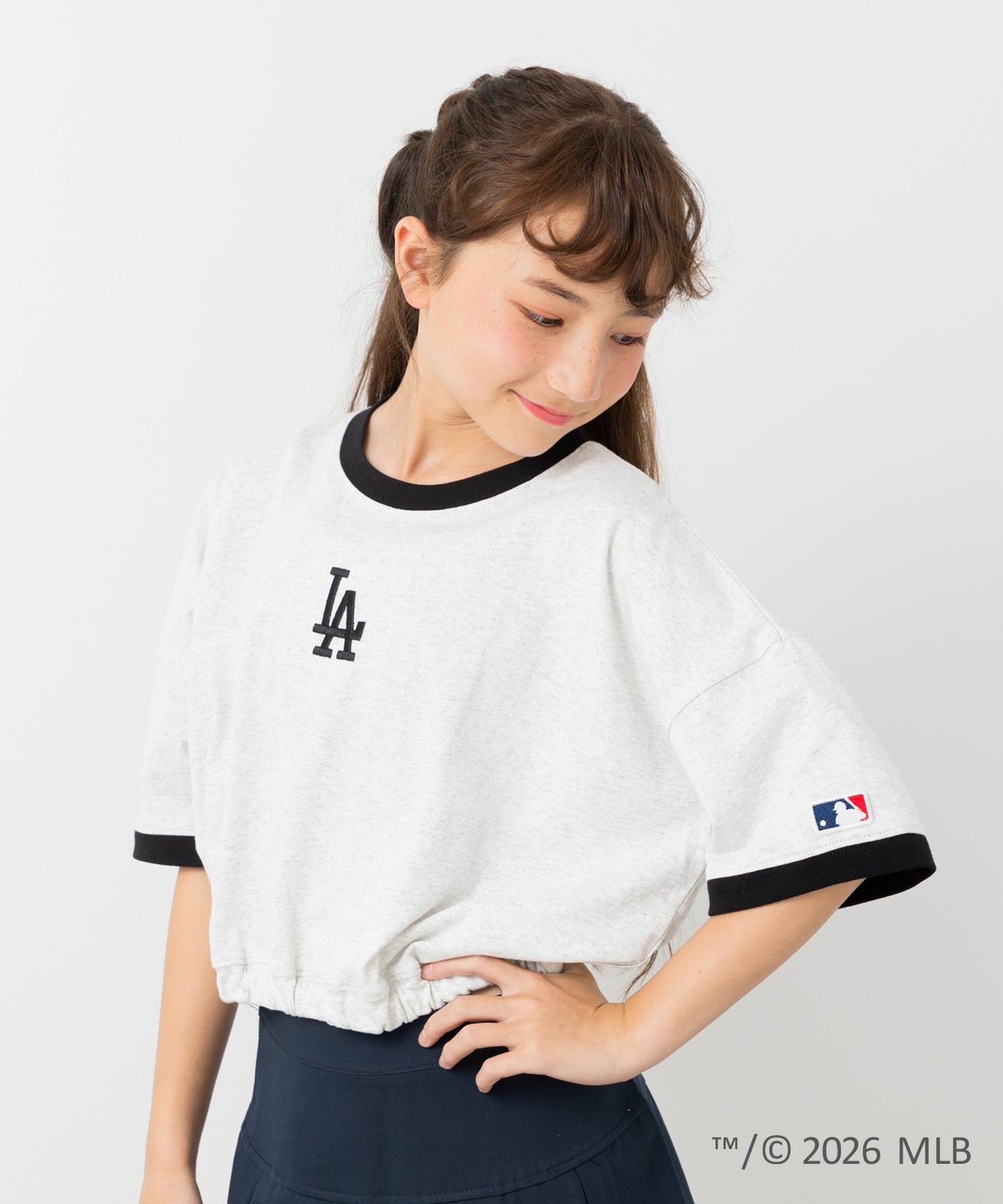 〈MLB〉ショート丈半袖Tシャツ