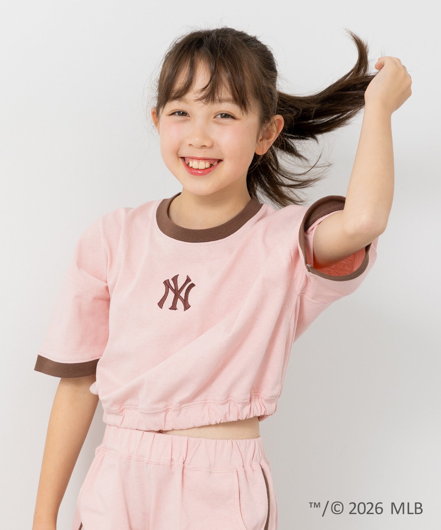 〈MLB〉ショート丈半袖Tシャツ